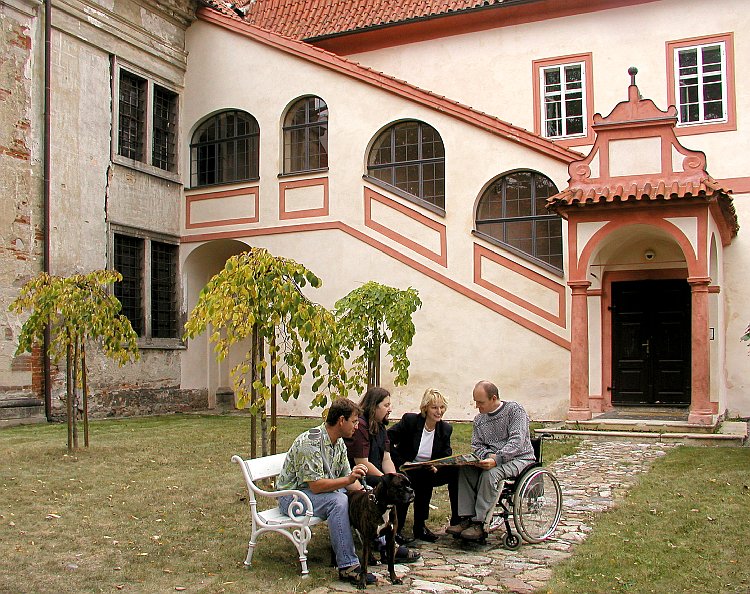 Diskuse před Klášterem křižovníků v Českém Krumlově, foto: Lubor Mrázek