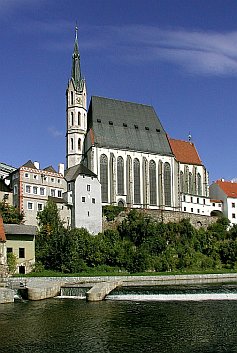 Blick vom Stadtpark auf die Kirche St. Veit in Český Krumlov, Foto: Lubor Mrázek 