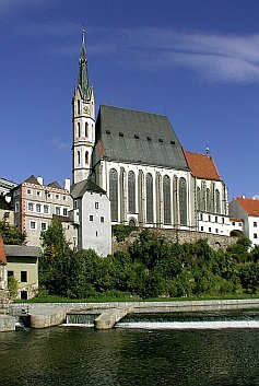 Pohled z městského parku na kostel sv. Víta v Českém Krumlově, foto: Lubor Mrázek 