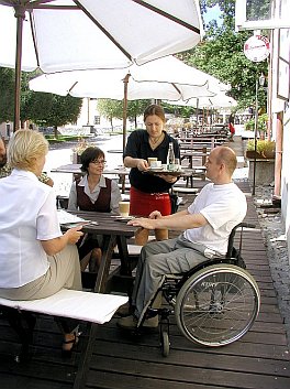 Občerstvení na terase Unios Internet Café - 1. nádvoří zámku Český Krumlov, foto: Lubor Mrázek 